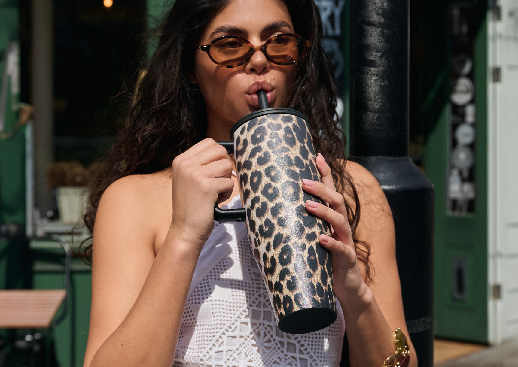 SMELLS DON’T STICK. GERMS DON’T STAY.