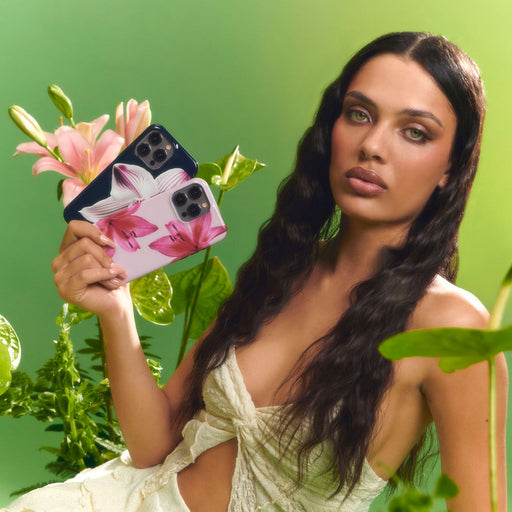 Fragile Beauty - iPhone 17 Pro Max Case